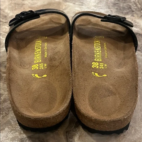 Birkenstock Madrid Patent Leather Sandals size 38 (7-7.5)
Worn very little. - Picture 3 of 6